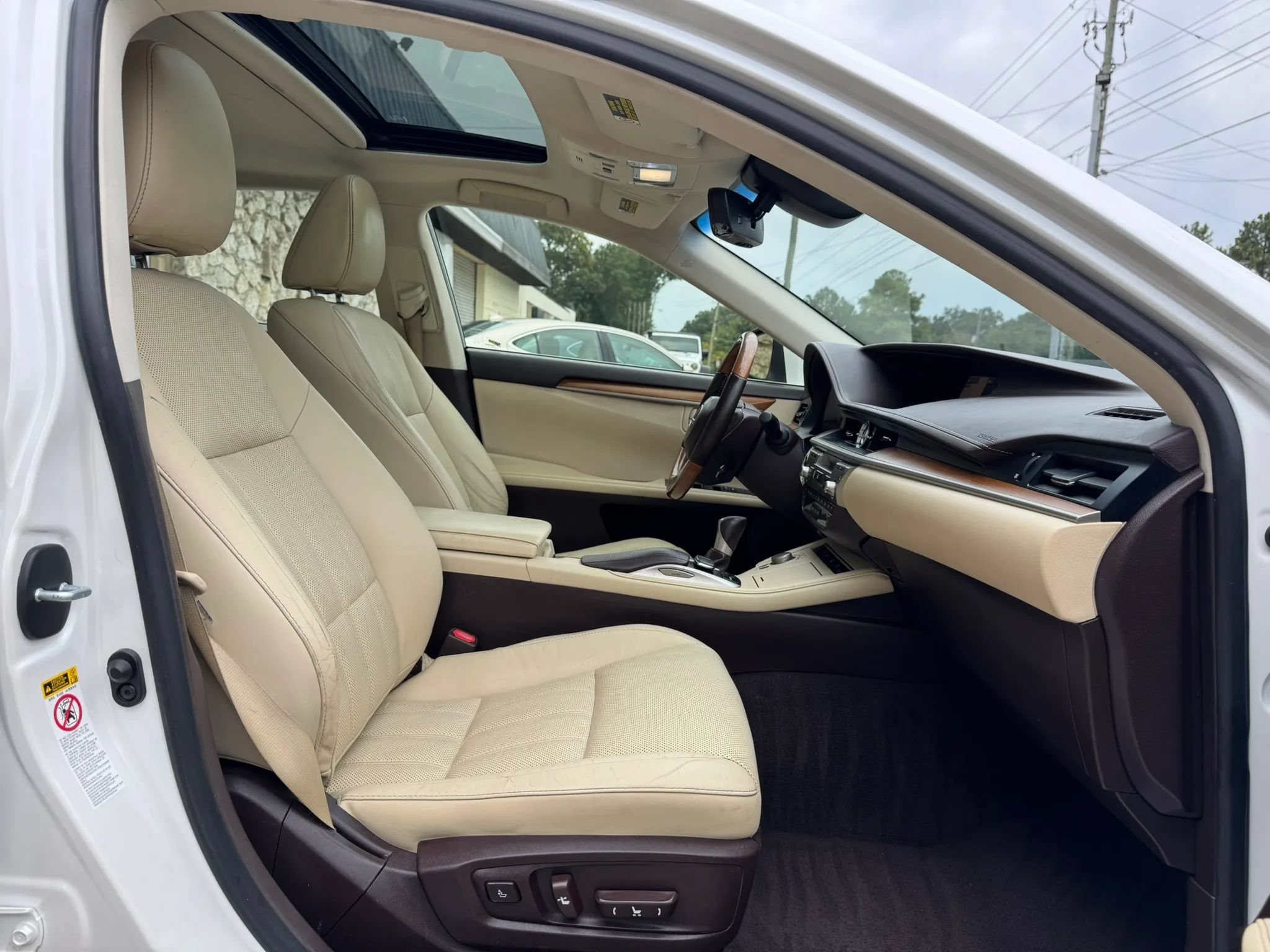 Used 2016 Lexus ES 300h FWD image 28