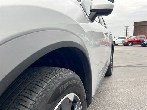 Used 2025 Nissan Rogue SV AWD/4WD image 10