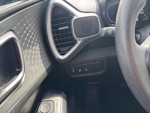 Used 2025 Kia Soul LX w/ LX Technology Package image 32