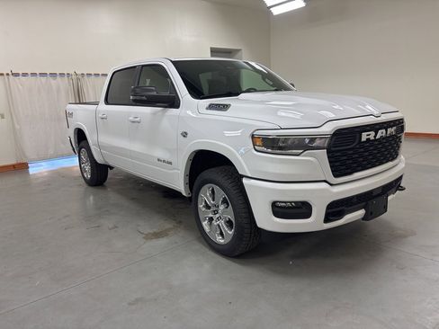 New 2026 RAM 1500 4x4 Crew Cab image 2