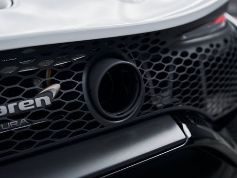 Used 2025 McLaren Artura Spider image 15