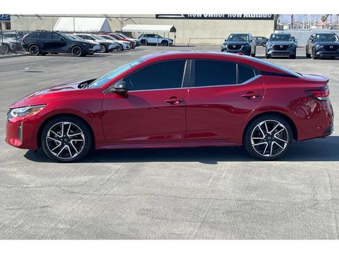 Used 2025 Nissan Sentra SR FWD image 3