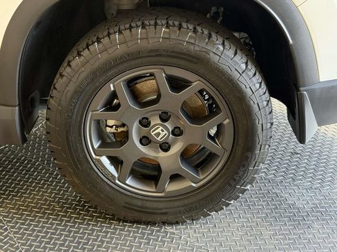 Used 2025 Honda Pilot TrailSport image 13