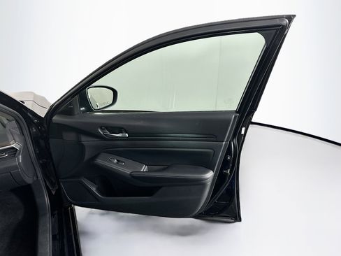 Used 2025 Nissan Altima 2.5 SV image 29