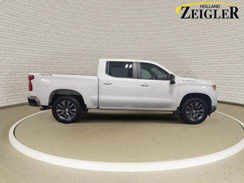Used 2023 Chevrolet Silverado 1500 LT AWD/4WD image 4