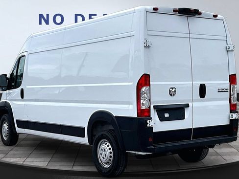Used 2026 RAM ProMaster 2500 w/ Convenience Group FWD image 4