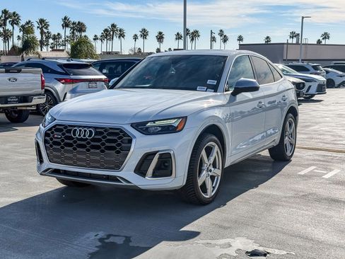 Used 2022 Audi SQ5 Premium w/ Convenience Package image 3