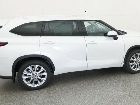 New 2026 Toyota Highlander Limited AWD/4WD image 10