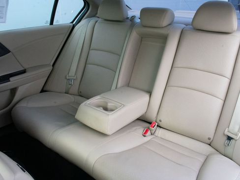 Used 2017 Honda Accord Touring image 21