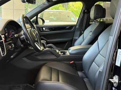 Used 2023 Porsche Cayenne AWD/4WD image 27