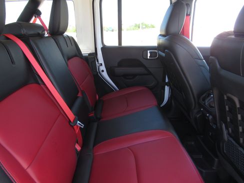 Used 2023 Jeep Wrangler Unlimited Rubicon 4xe AWD/4WD image 11