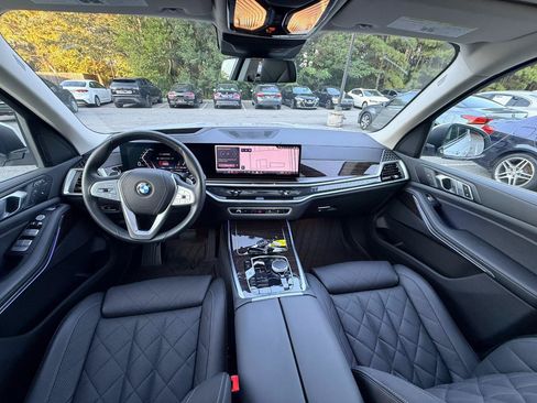 Used 2025 BMW X7 xDrive40i w/ Climate Comfort Package AWD/4WD image 2
