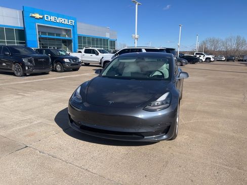 Used 2018 Tesla Model 3 Long Range image 3