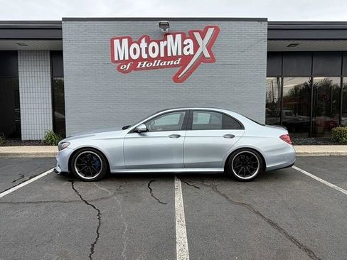 Used 2017 Mercedes-Benz E 300 4MATIC image 1