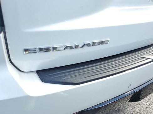 Used 2022 Cadillac Escalade Premium Luxury image 28