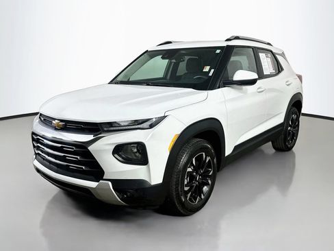 Used 2023 Chevrolet TrailBlazer LT w/ Convenience Package AWD/4WD image 3