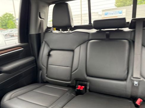 Used 2025 GMC Sierra 2500 Denali w/ Denali Reserve Package AWD/4WD image 12