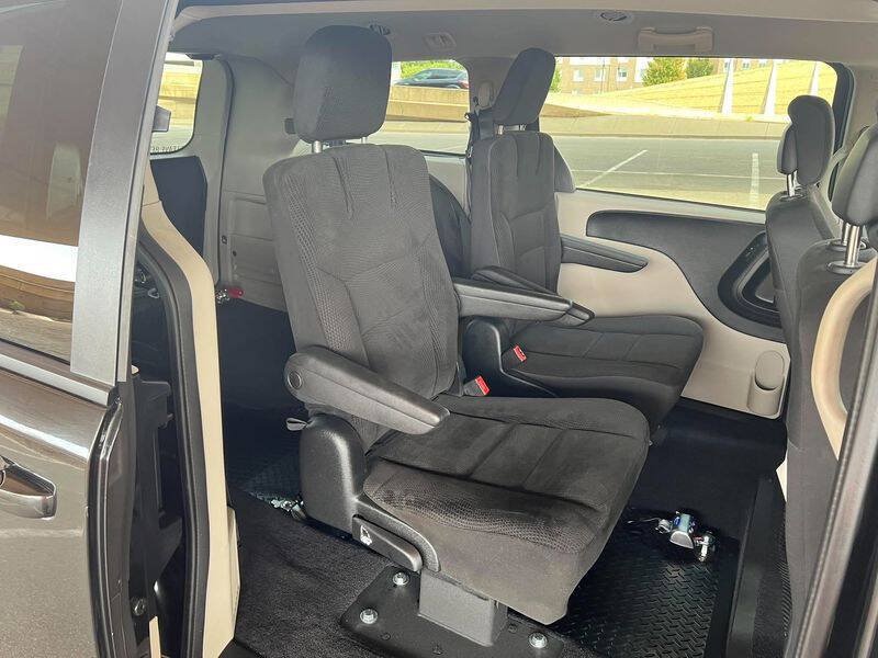Used 2017 Dodge Grand Caravan SE w/ Power Window Group FWD image 33