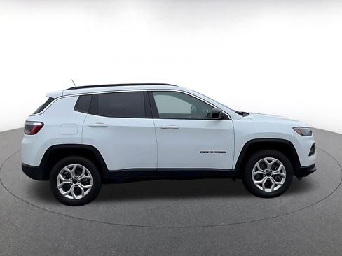 Used 2025 Jeep Compass Latitude image 16
