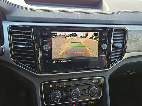 Certified 2022 Volkswagen Atlas Cross Sport SE w/ Panoramic Sunroof Package image 16