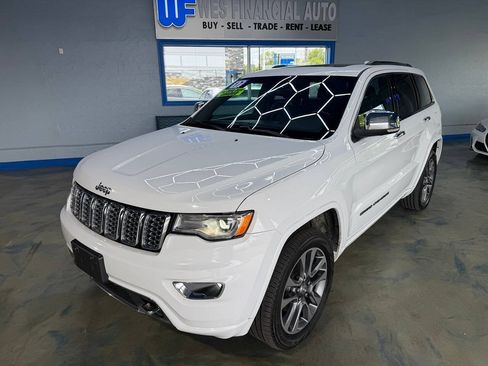 Used 2017 Jeep Grand Cherokee Overland AWD/4WD image 3