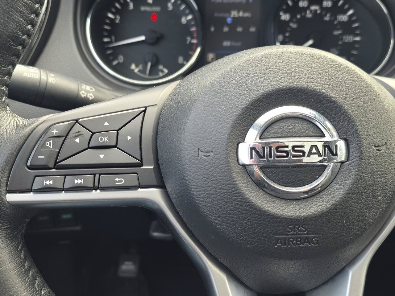 Used 2018 Nissan Rogue SL w/ Premium Package AWD/4WD image 32
