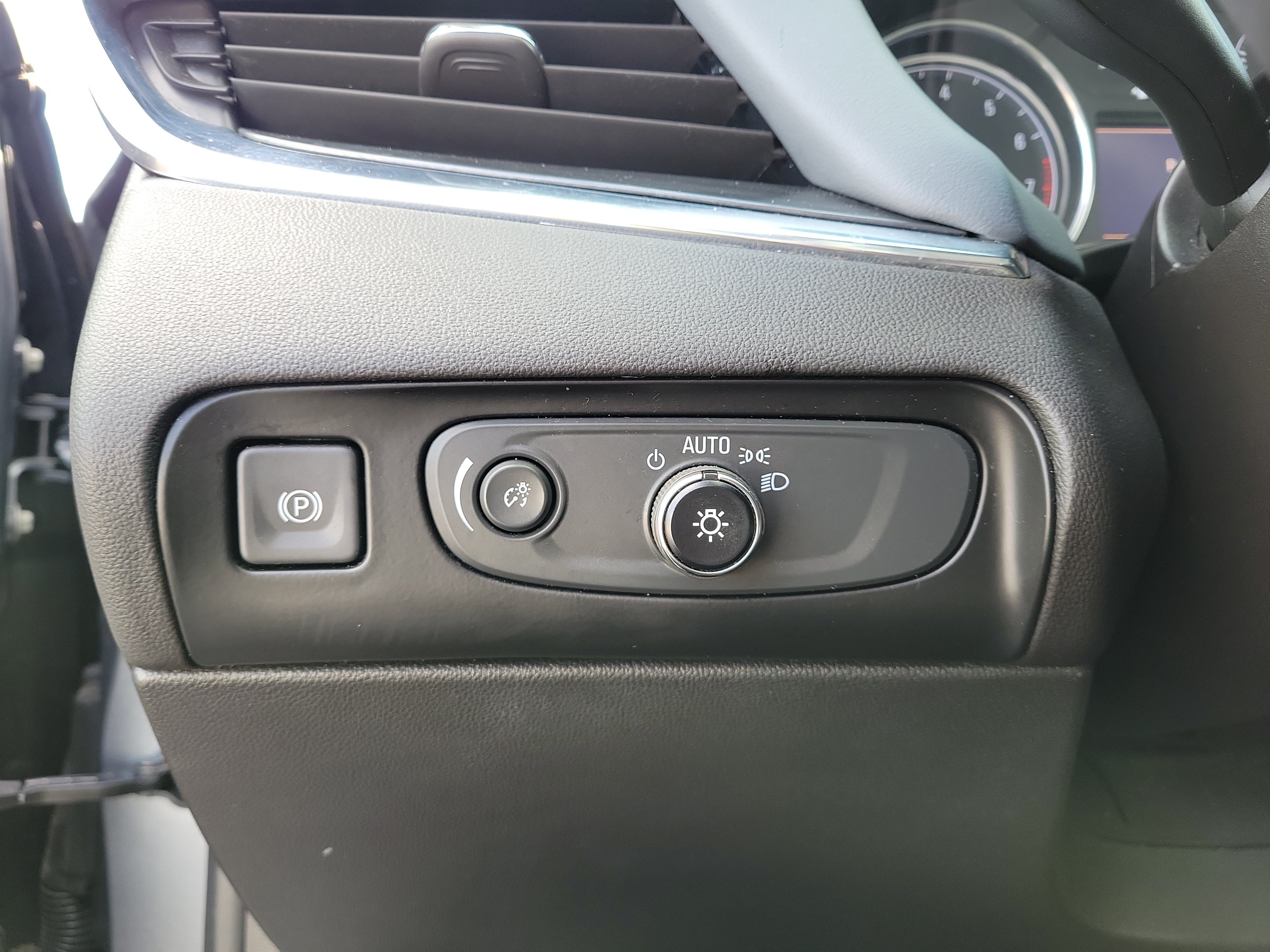 Used 2021 Buick Enclave Essence w/ Sound and Sites Package FWD image 23