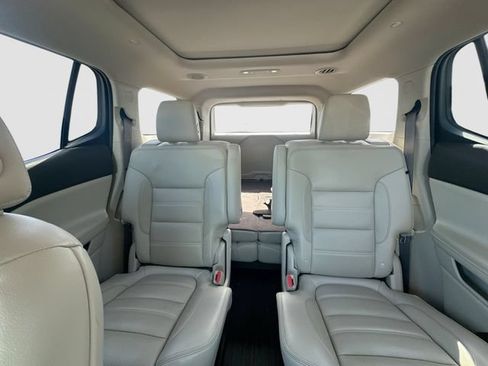 Used 2019 GMC Acadia Denali w/ Technology Package FWD image 21