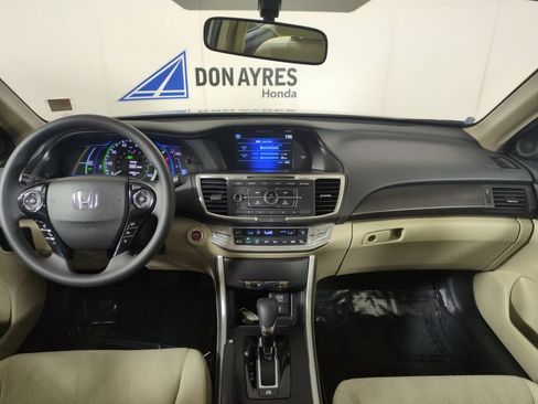 Used 2015 Honda Accord Hybrid Sedan image 12