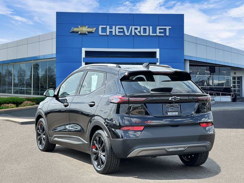 Certified 2023 Chevrolet Bolt EUV Premier w/ Sun & Sound Package FWD image 3