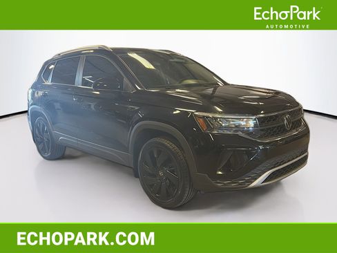 Used 2024 Volkswagen Taos SE w/ Black Wheel Plus Package image 1
