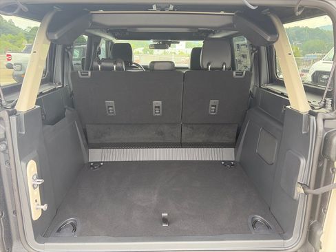 New 2026 Ford Bronco Outer Banks w/ Sasquatch Package AWD/4WD image 4