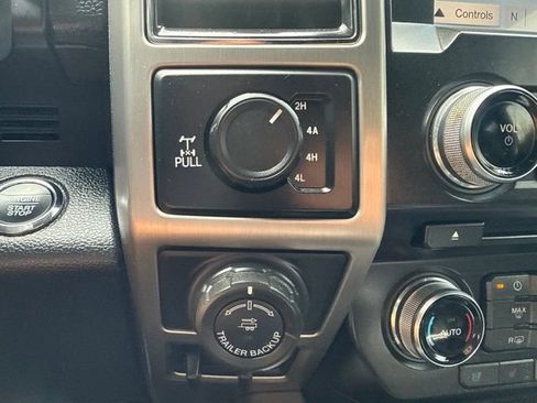 Used 2017 Ford F150 Platinum w/ Equipment Group 701A Luxury AWD/4WD image 34