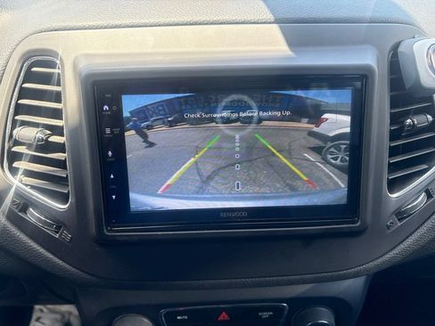 Used 2021 Jeep Compass Latitude FWD image 6