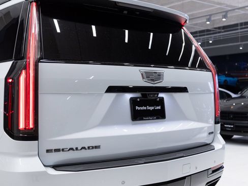 Used 2026 Cadillac Escalade Platinum Sport AWD/4WD image 33