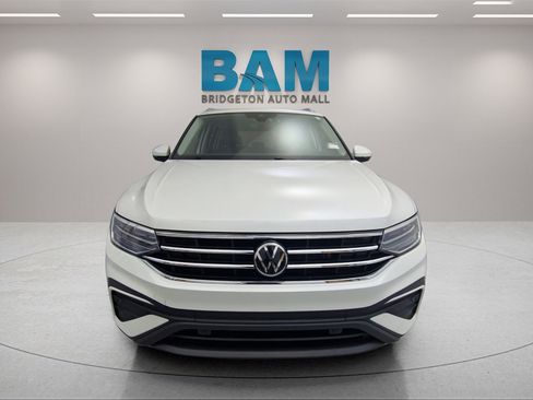 Used 2023 Volkswagen Tiguan SE image 2
