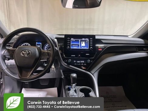 Used 2024 Toyota Camry SE image 12