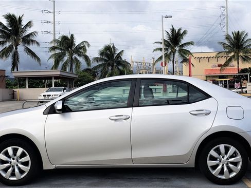 Used 2016 Toyota Corolla LE FWD image 2
