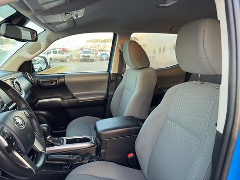 Used 2020 Toyota Tacoma SR5 image 12