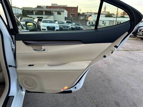 Used 2013 Lexus ES 350 w/ Luxury Pkg FWD image 35