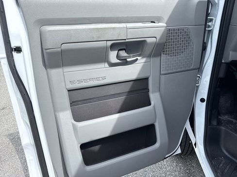 New 2026 Ford E-350 and Econoline 350 Super Duty RWD image 17