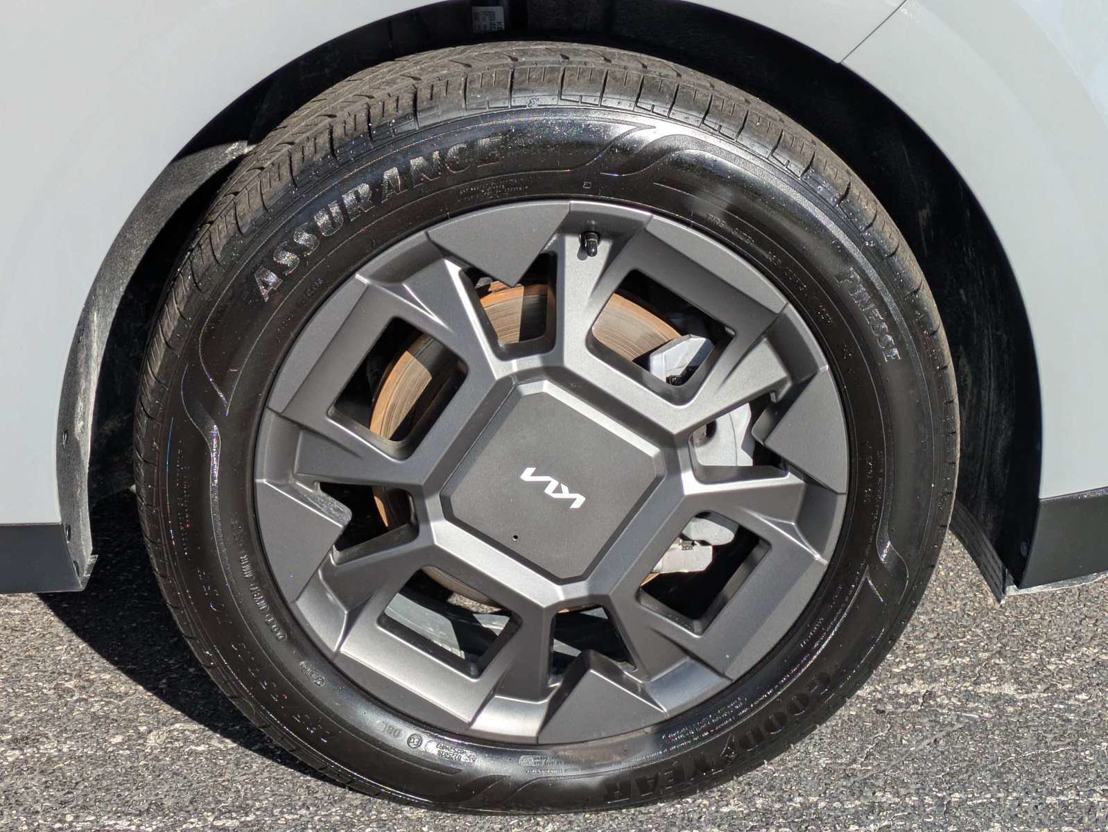 Certified 2026 Kia Carnival EX FWD image 9