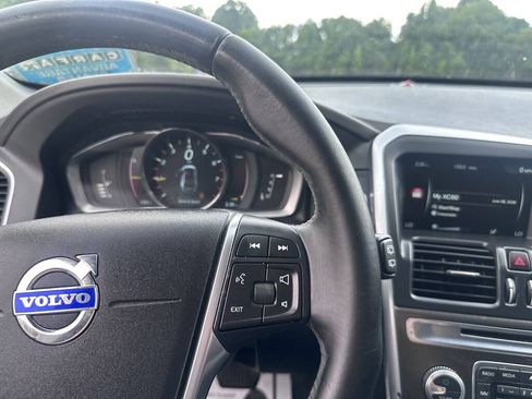 Used 2015 Volvo XC60 T5 Premier w/ Proximity Package FWD image 14
