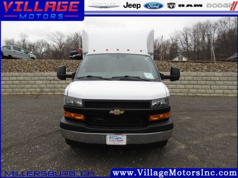 Used 2022 Chevrolet Express 3500 w/ Power Convenience Package image 2