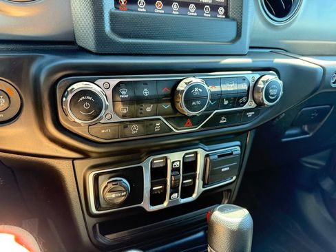 Used 2021 Jeep Gladiator Sport AWD/4WD image 26