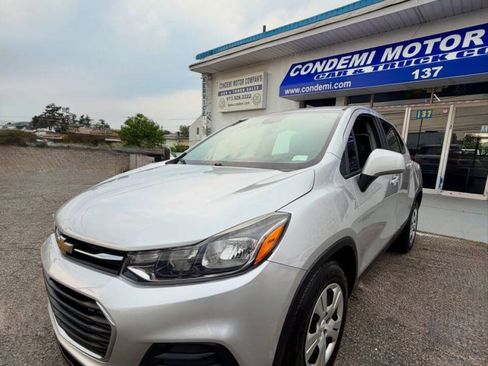 Used 2018 Chevrolet Trax LS FWD image 1