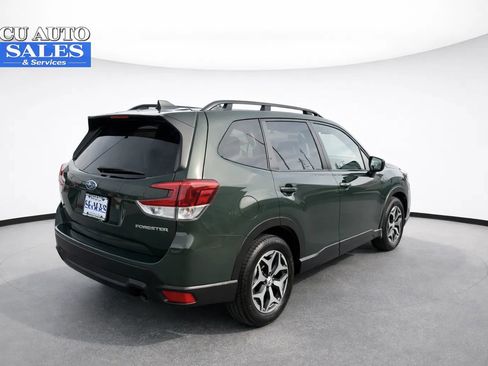 Used 2022 Subaru Forester Premium image 6