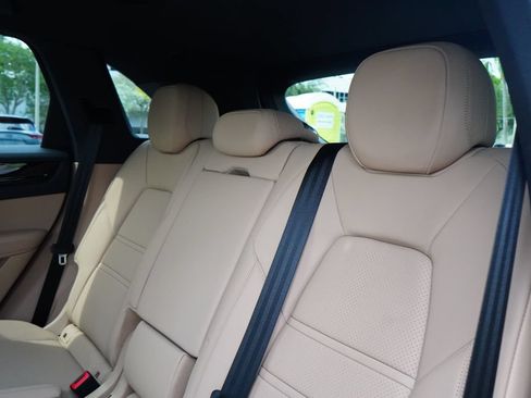 Used 2022 Porsche Cayenne AWD/4WD image 16