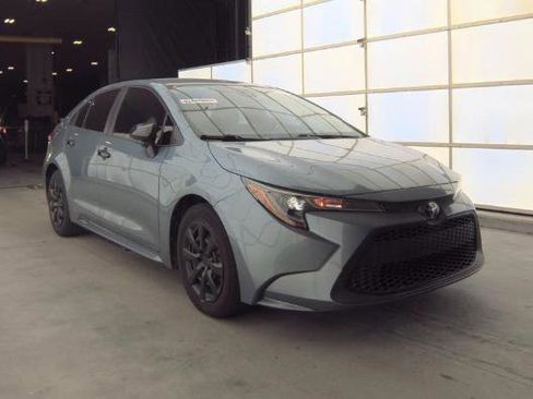 Used 2020 Toyota Corolla LE FWD image 3