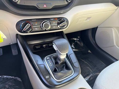 Used 2025 Kia Soul LX image 29